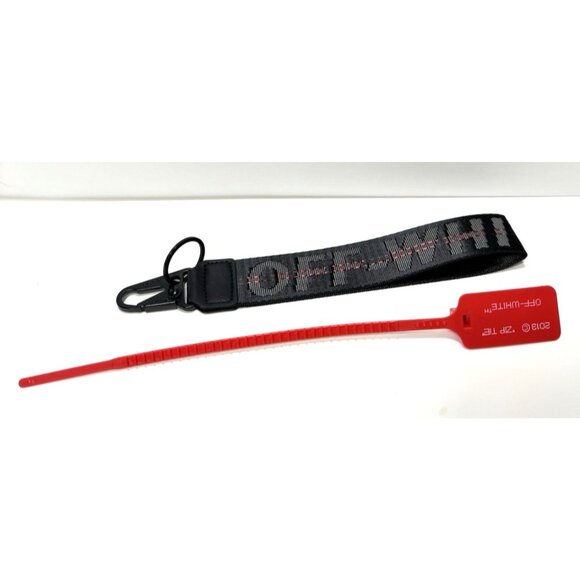 Off-White Keychain Black Strap w/ Zip Tie Logo Tag Industrial Key Holder NEW - Picture 1 of 8